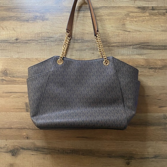 Michael Kors Jet Set Travel Chain Shoulder Tote - Picture 2 of 14